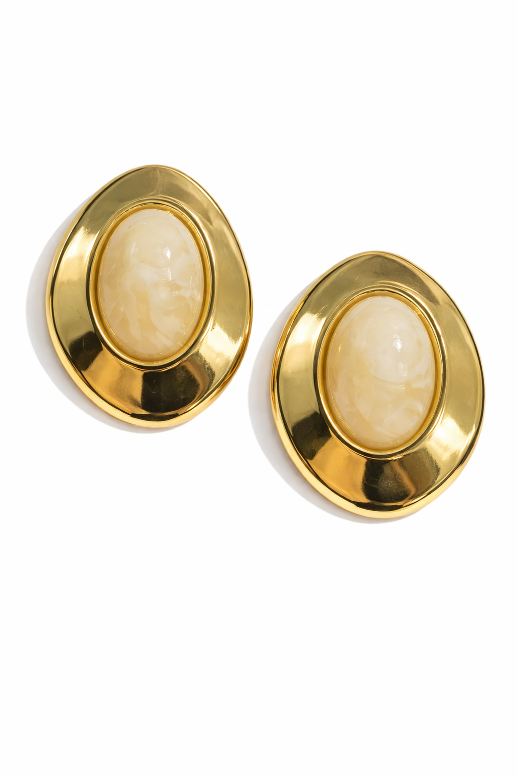 Kadın Gold Renk Beyaz Oval Taşlı Çivi Küpe