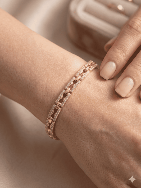Luxe Gold Collection Premium Çelik Bileklik Kadın Altın Renk Taşlı Zincir Model Lüks Tasarım Kararma Yapmaz