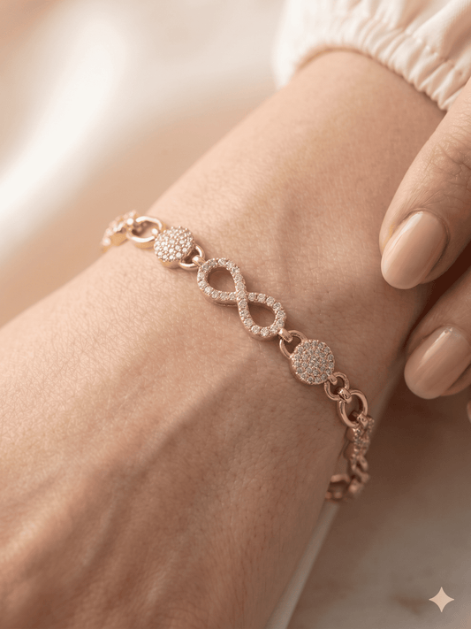 Luxe Gold Collection Premium Çelik Bileklik Kadın Altın Renk Sonsuzluk Taşlı Model Lüks Tasarım