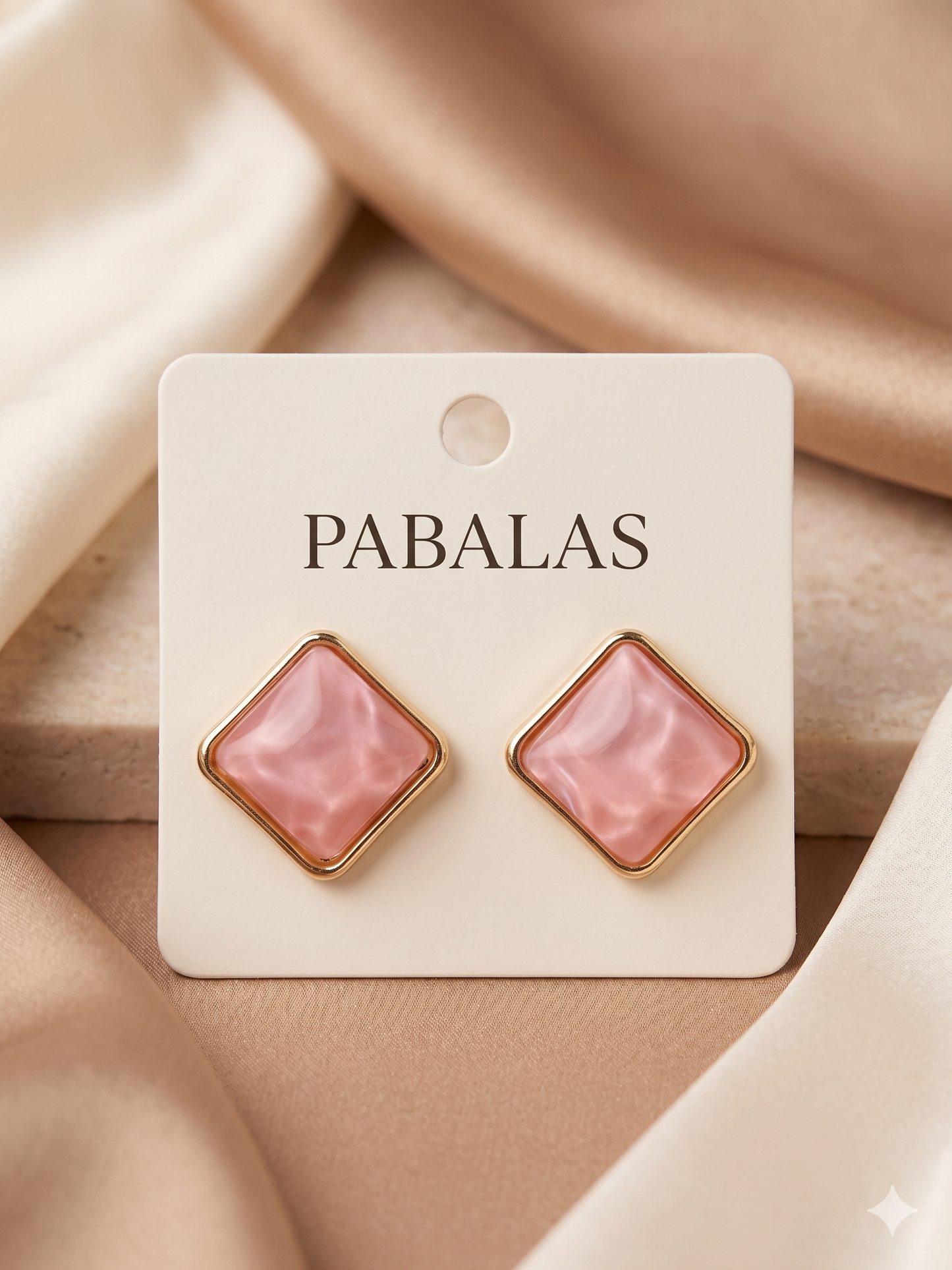 Kadın Pembe Mermer Desenli Kare Küpe – Gold Çerçeveli Minimal Vintage Küpe