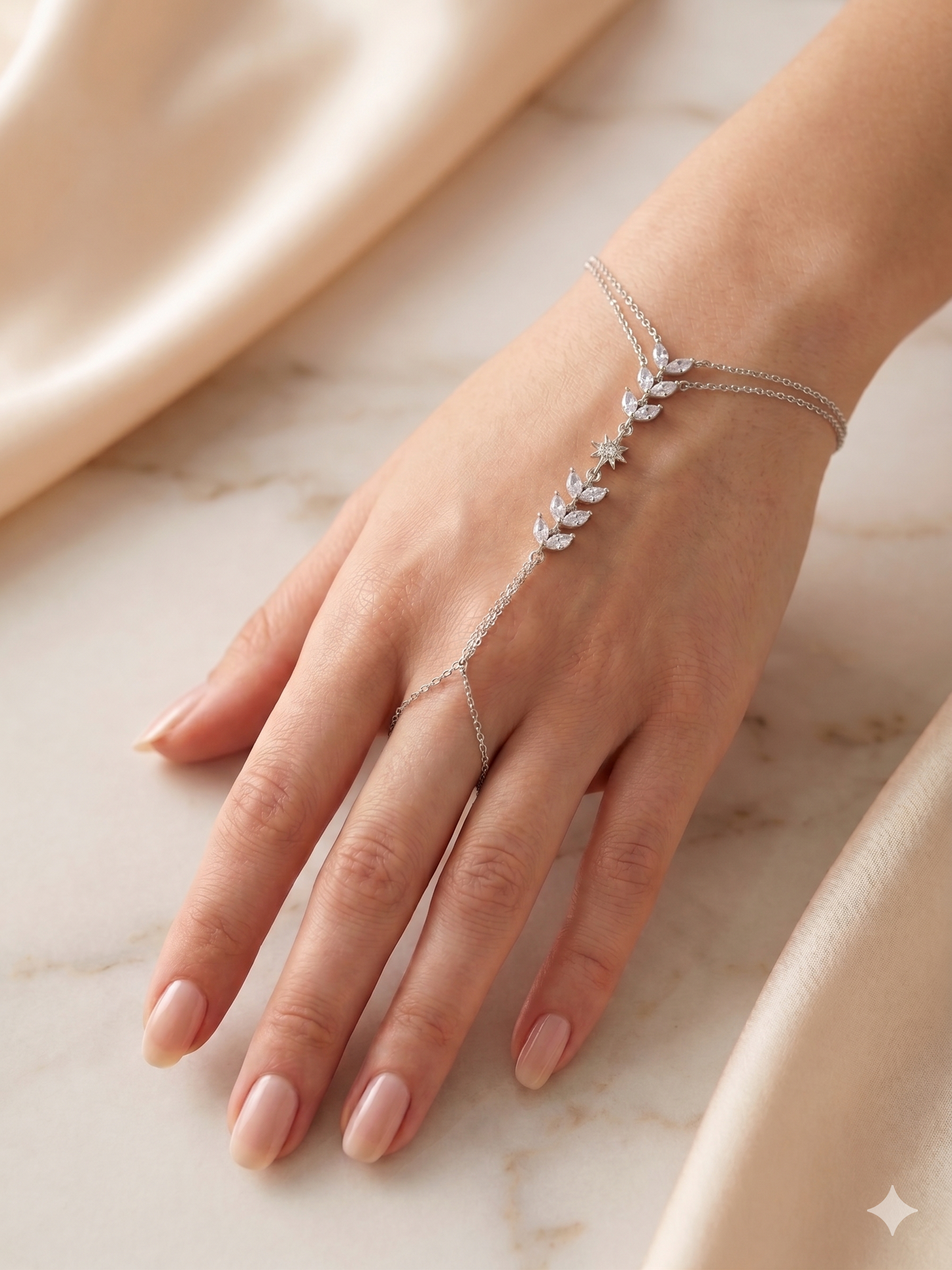 Paslanmaz Çelik Silver Yaprak ve Yıldız Detaylı Şahmeran Bileklik